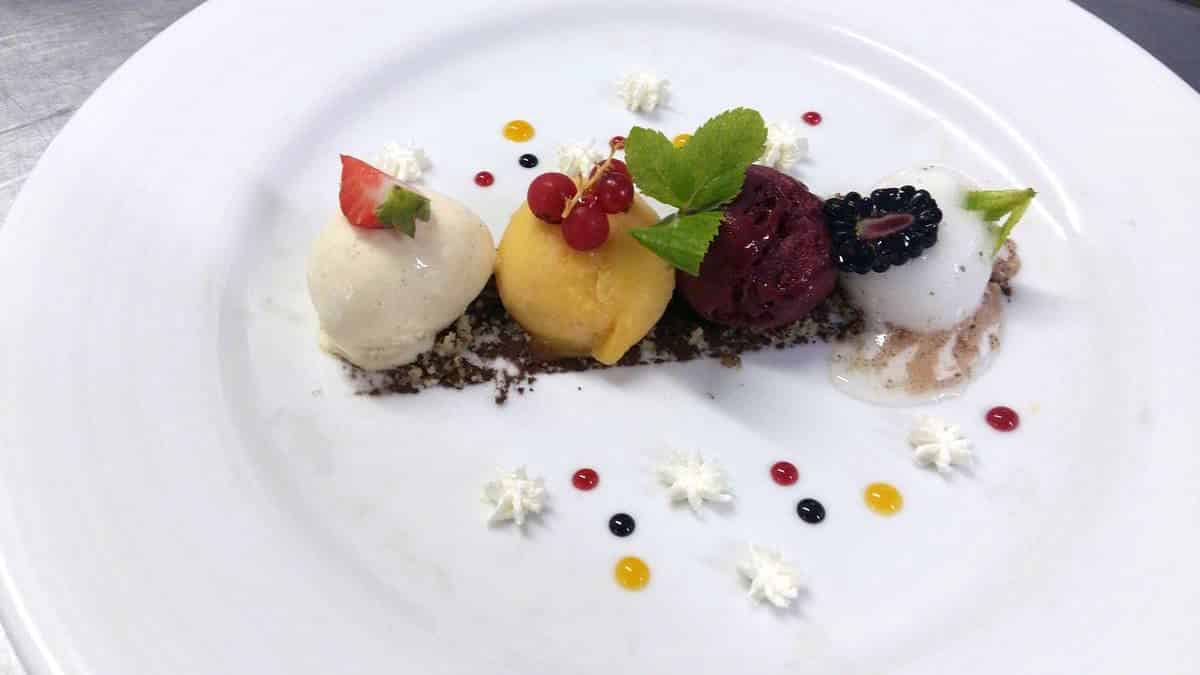 Dessert pour un mariage à Neuville sur Saône : palette de glace vanille abricot citron