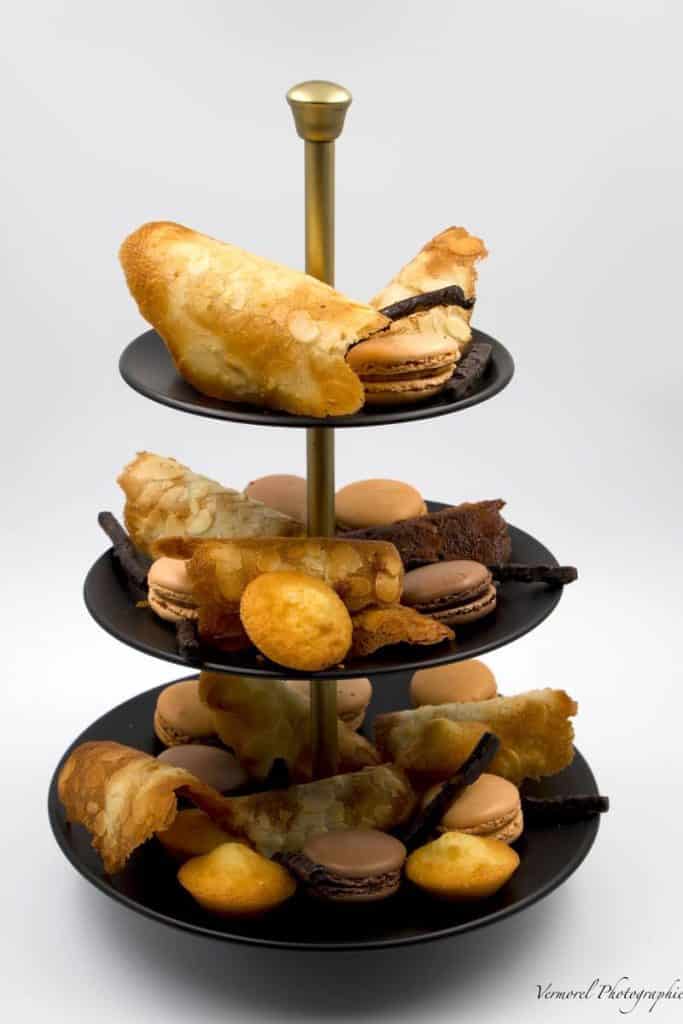 tuiles-amandes-macaron-orange-pain-depices-madeleines-maisons-orangettes tuiles aux amandes macarons à l'orange et pain d'épices madeleines maisons et orangettes