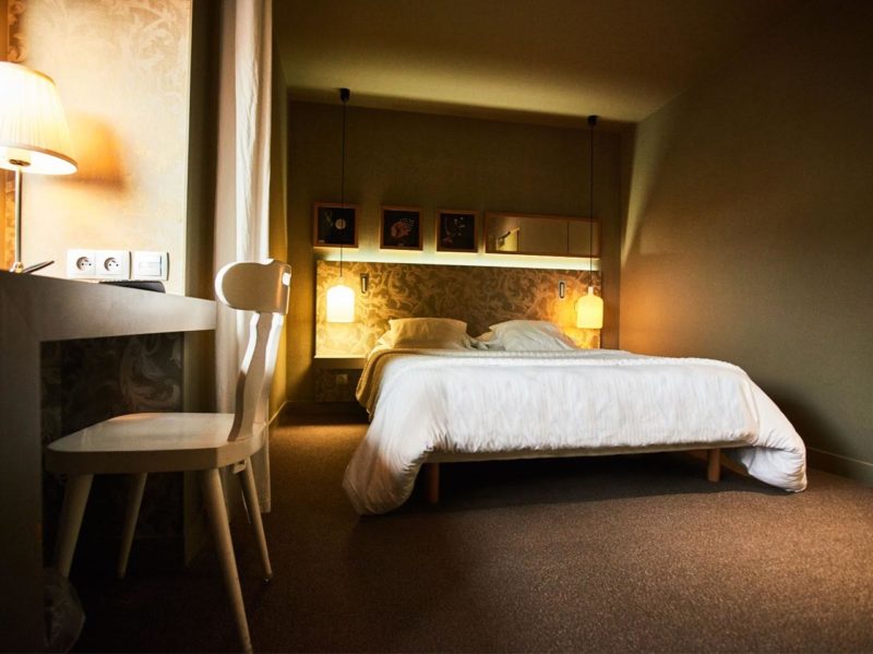 chambre-deluxe-hotel-tante-yvonne-rhone chambre-deluxe-tante-yvonne-800